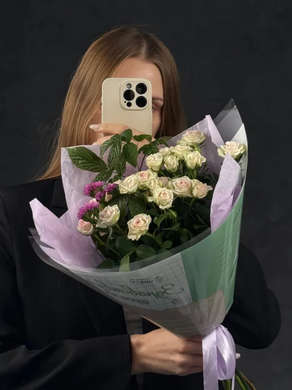 Монобукет из кустовых роз