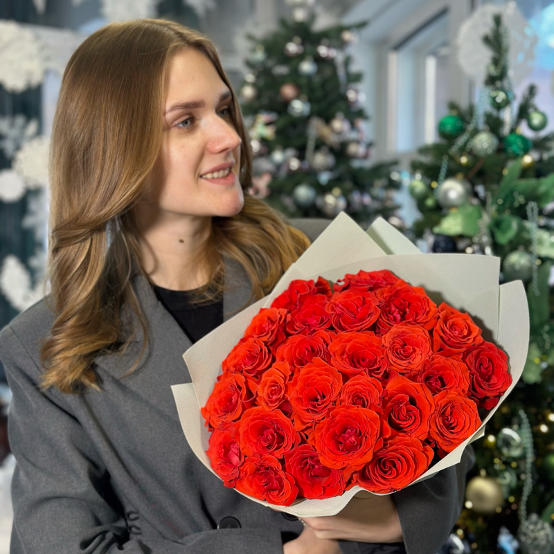 21 алая роза