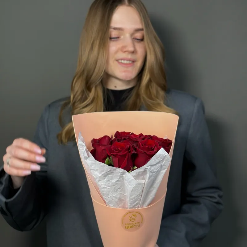 7 красных роз