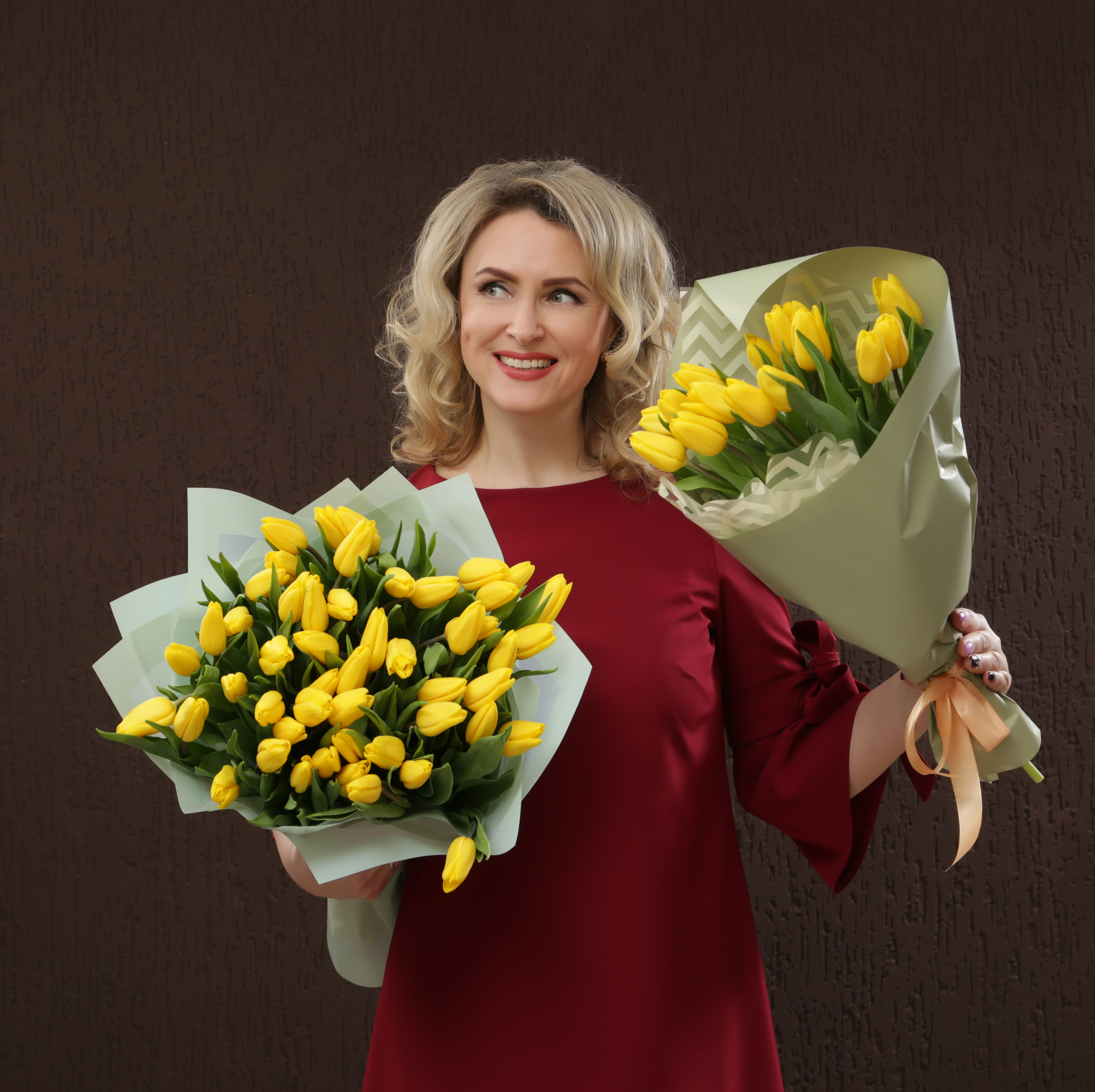 15 желтых тюльпанов