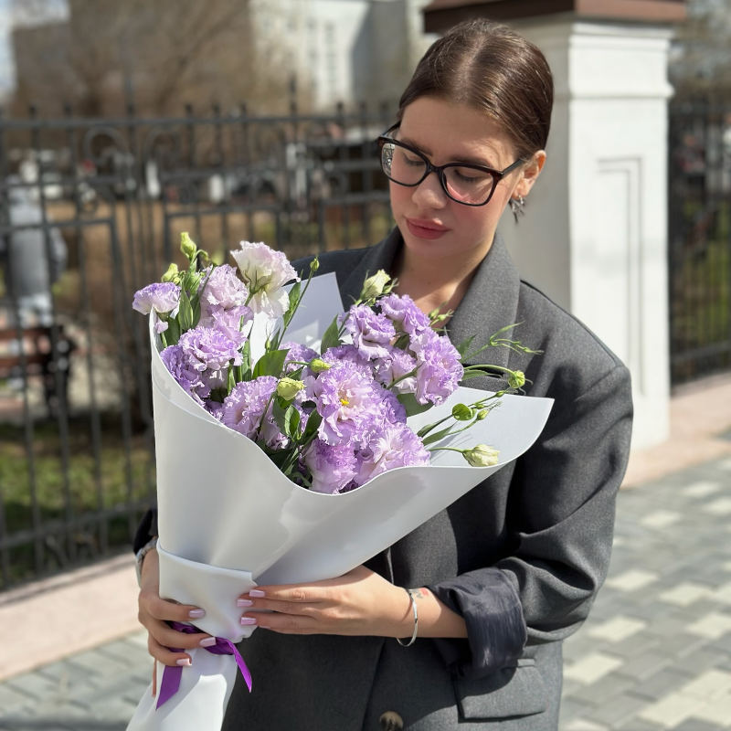 Монобукет фиолетовой эустомы
