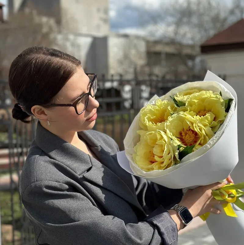 Монобукет из пионов  «Шёпот»