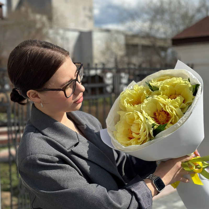 Монобукет из пионов  «Шёпот»