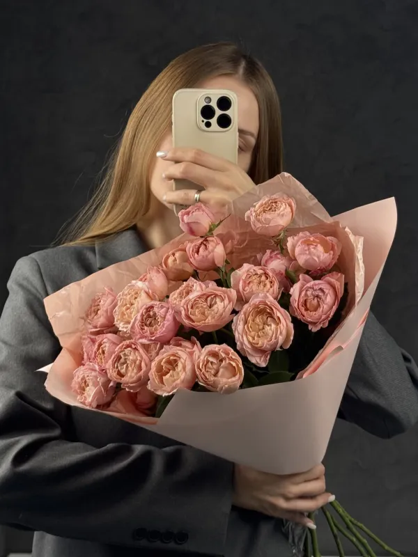 Букет из 7 кустовых роз
