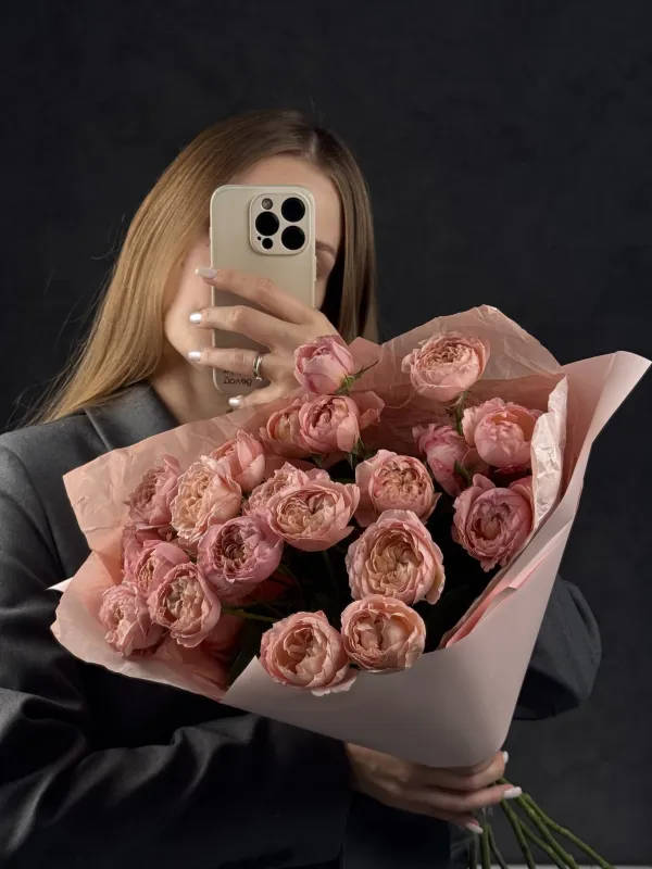 Букет из 7 кустовых роз