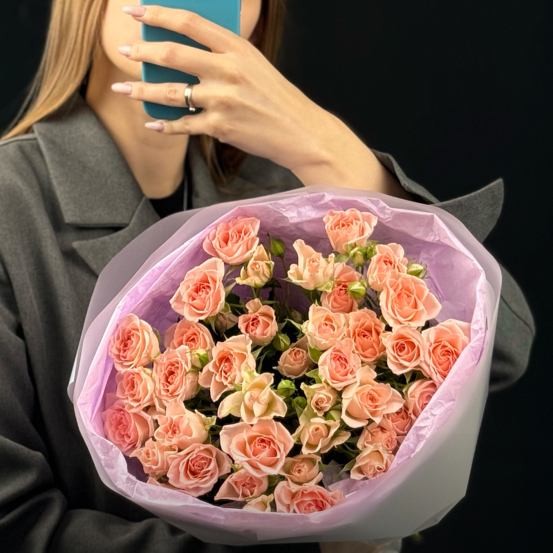 Букет 9 кустовых розочек