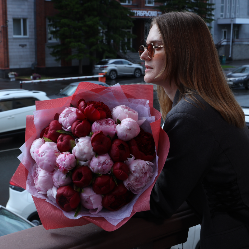 Букет "25 пионов микс"