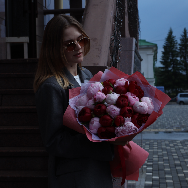 Букет "25 пионов микс"