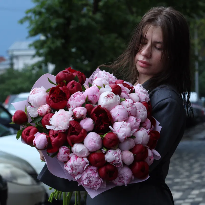 Букет "51 пион микс"