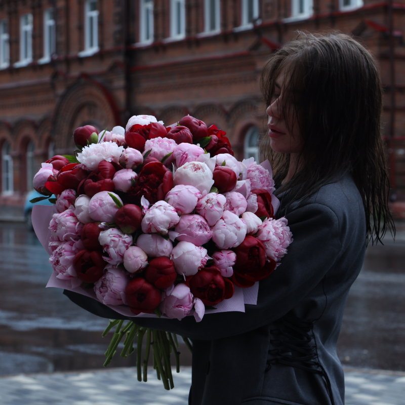 Букет "51 пион микс"