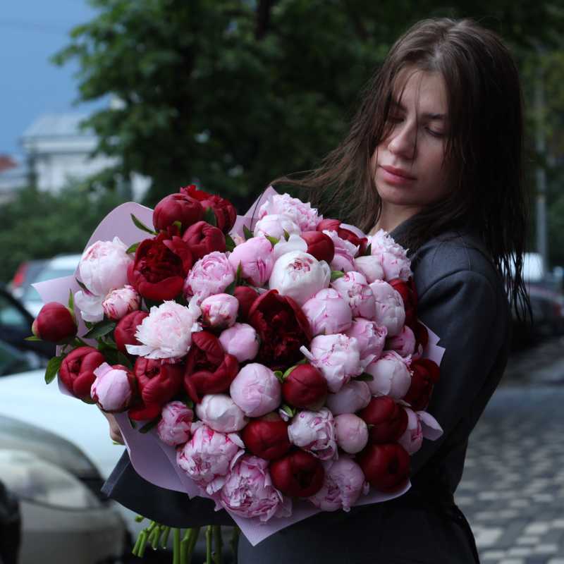 Букет "51 пион микс"
