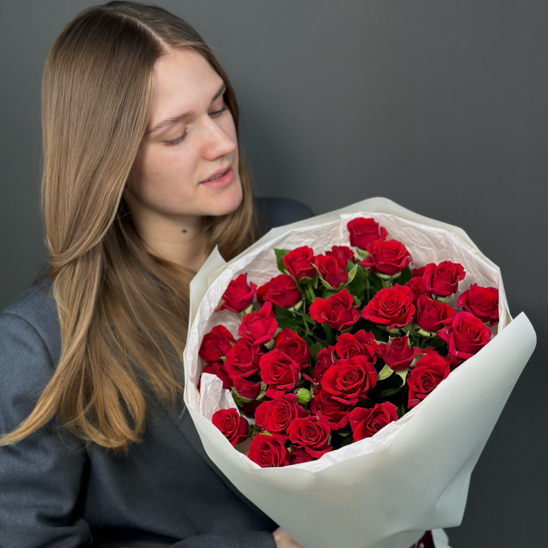 Букет кустовых роз «Mirabel»