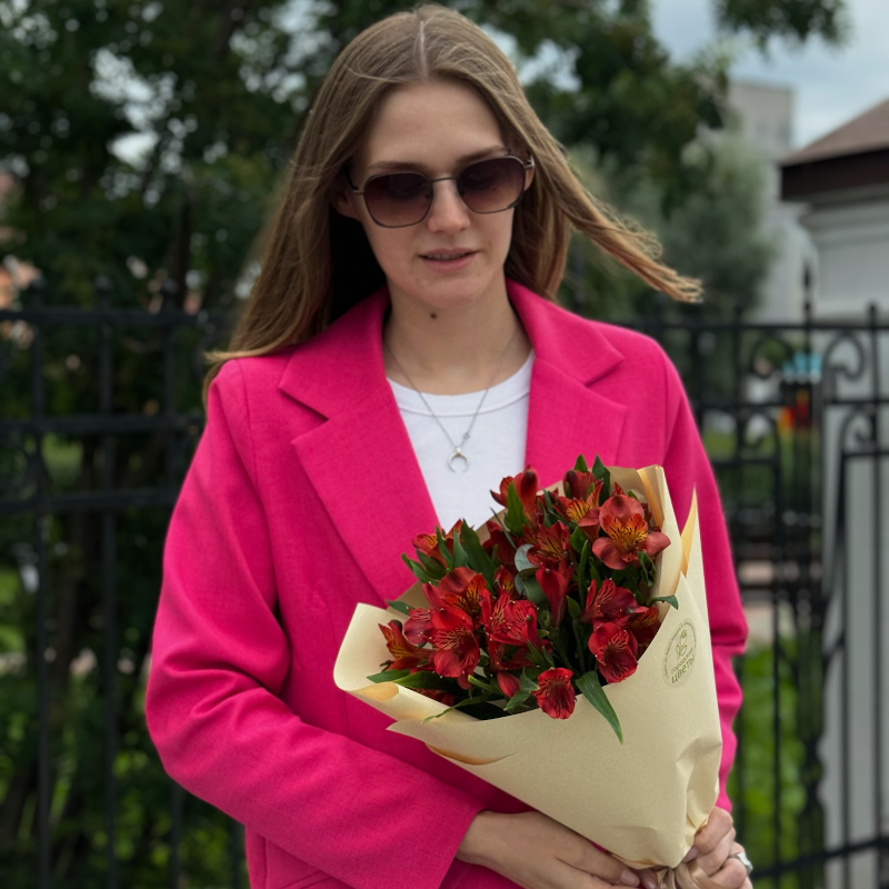 Букет из 5 альстромерий