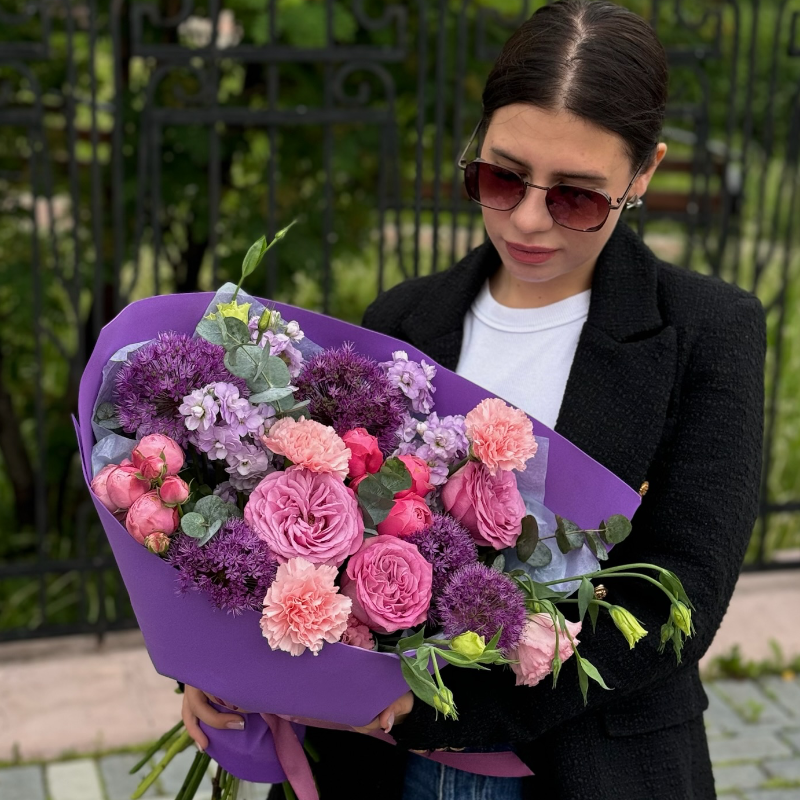Сборный букет из цветов «Малина»