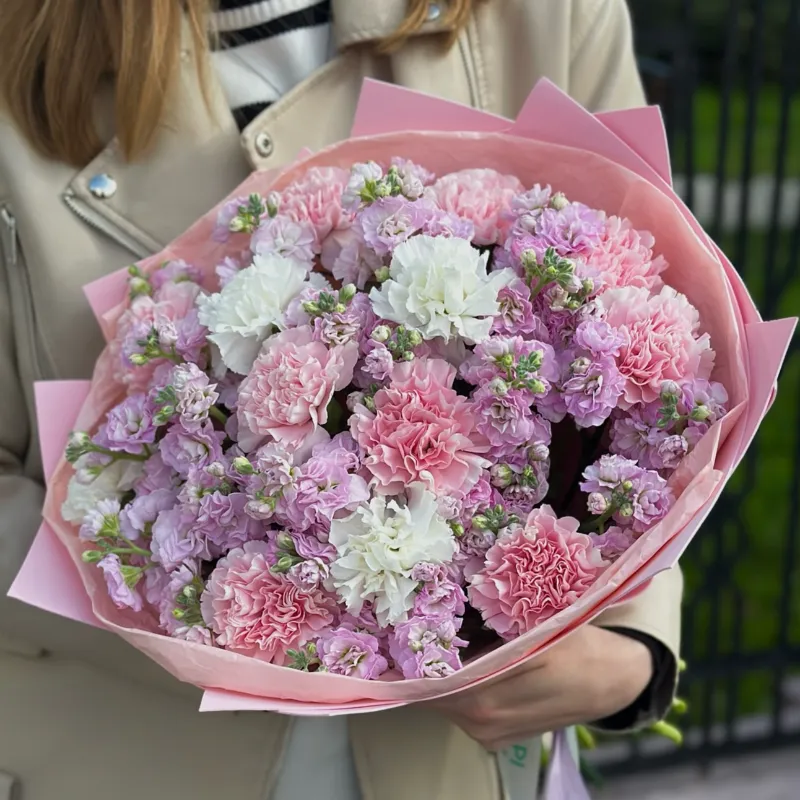 Сборный букет диантус и маттиола