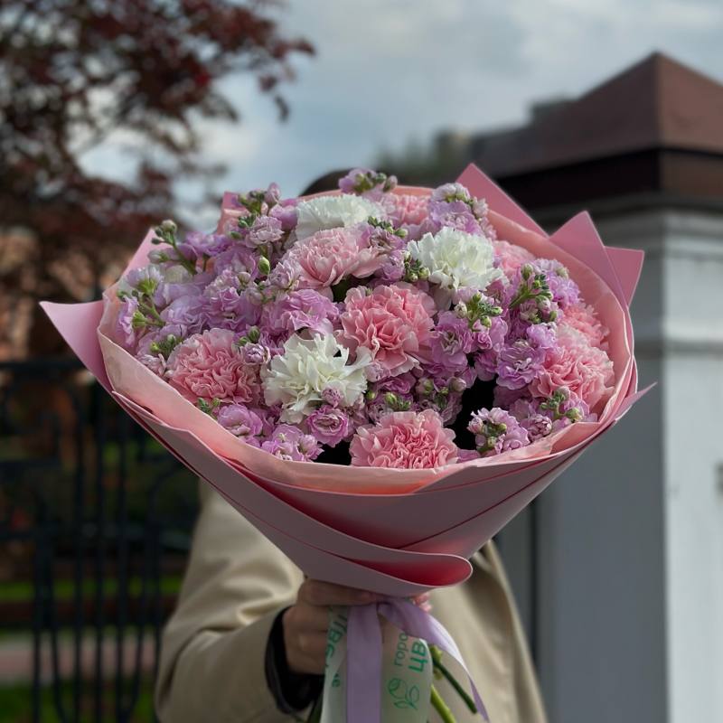 Сборный букет диантус и маттиола