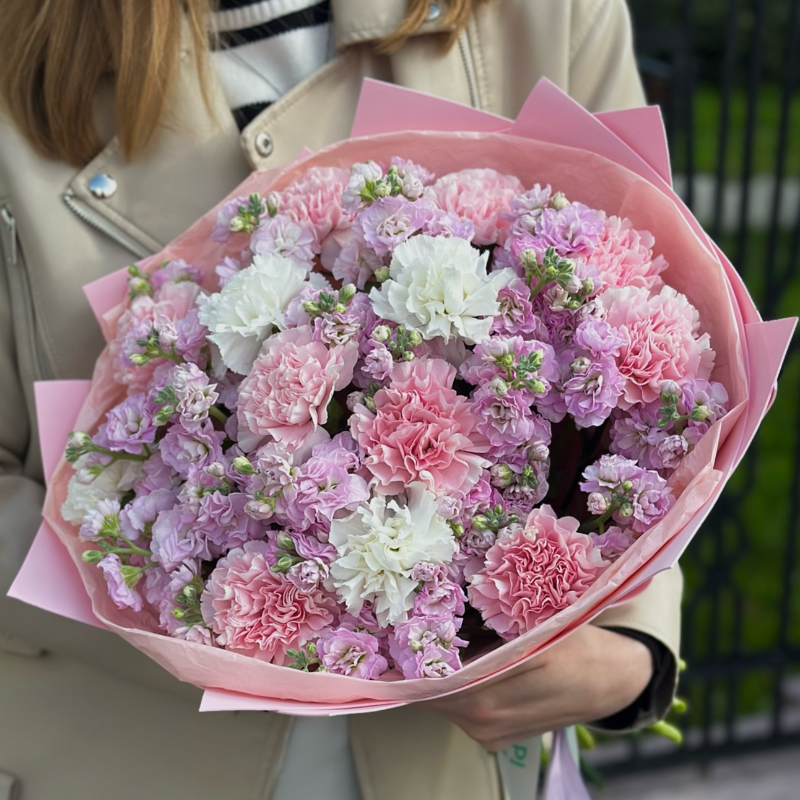 Сборный букет диантус и маттиола