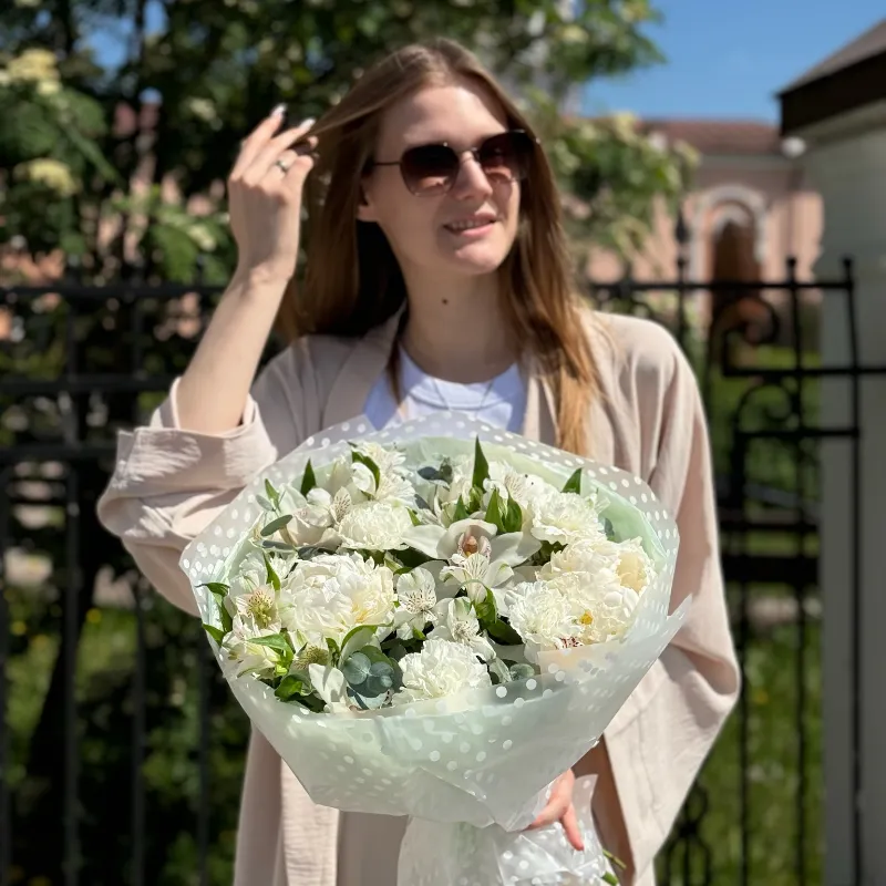 Сборный букет цветов «Белый танец»