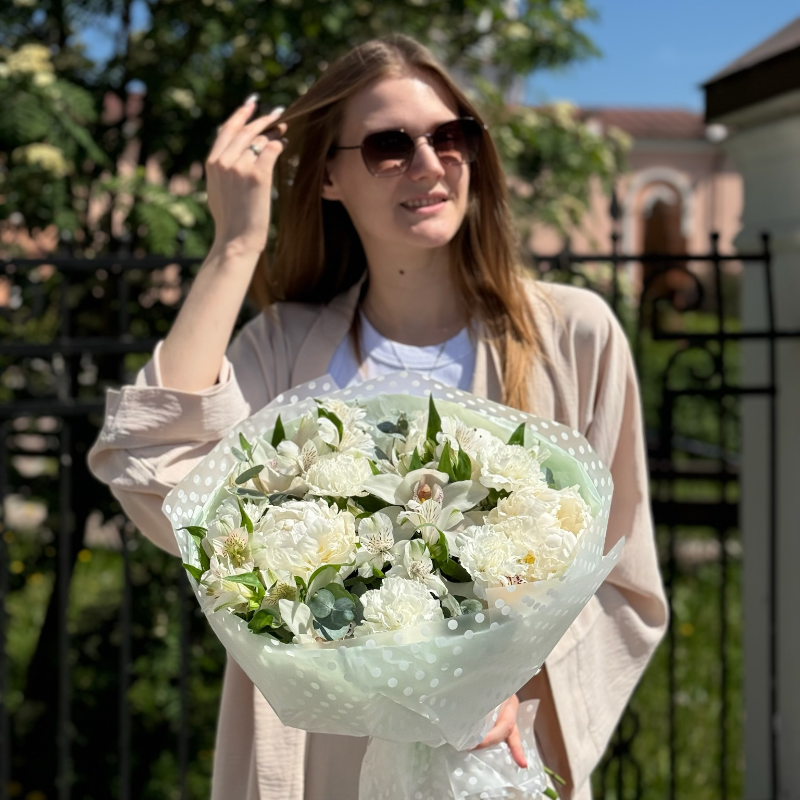 Сборный букет цветов «Белый танец»
