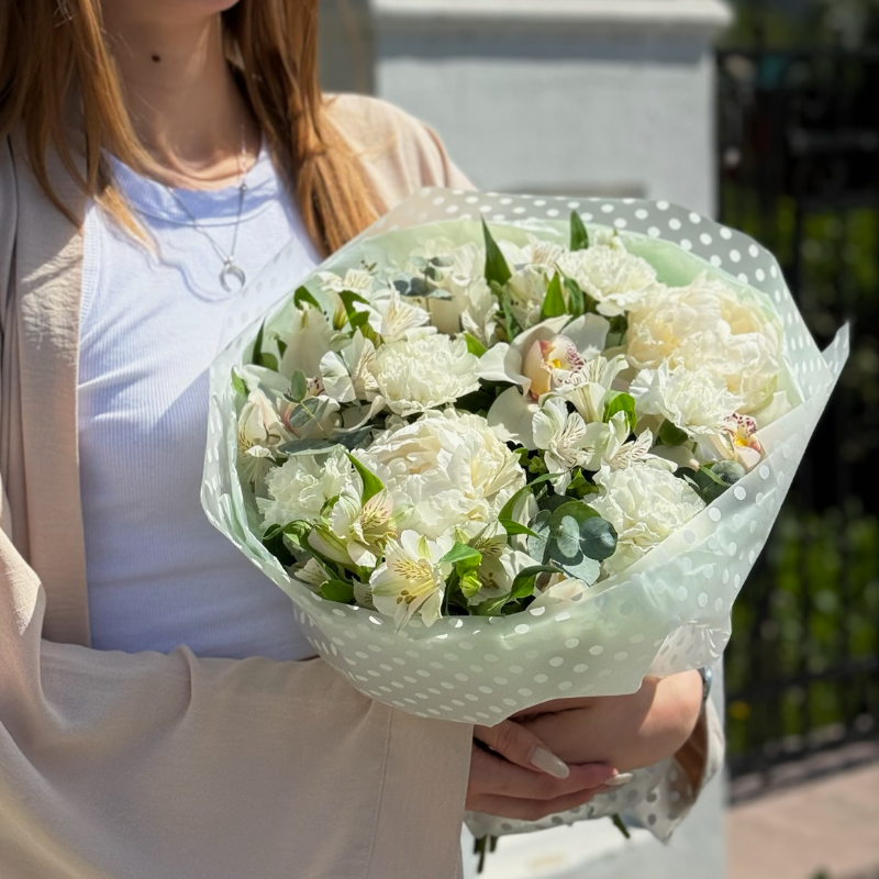 Сборный букет цветов «Белый танец»