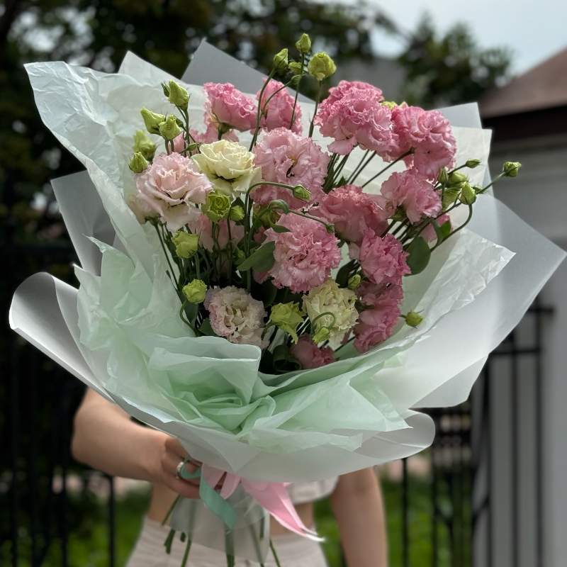 Монобукет с розовой эустомой