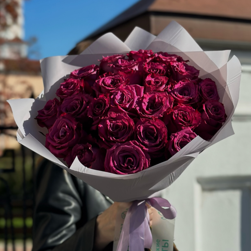 25 черничных роз