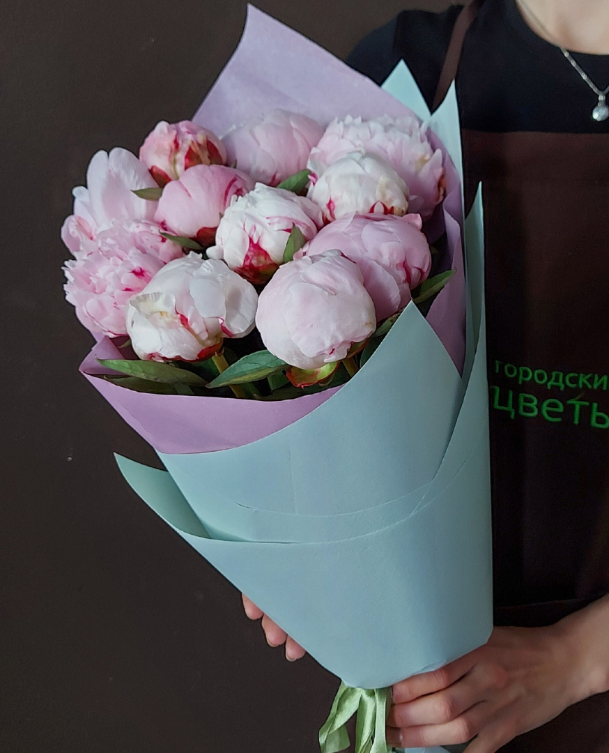 Монобукет «Пионовый комплимент»